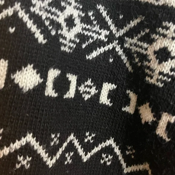 Black and white printed sweater. Brand Jon & Anna - Picture 2 of 3